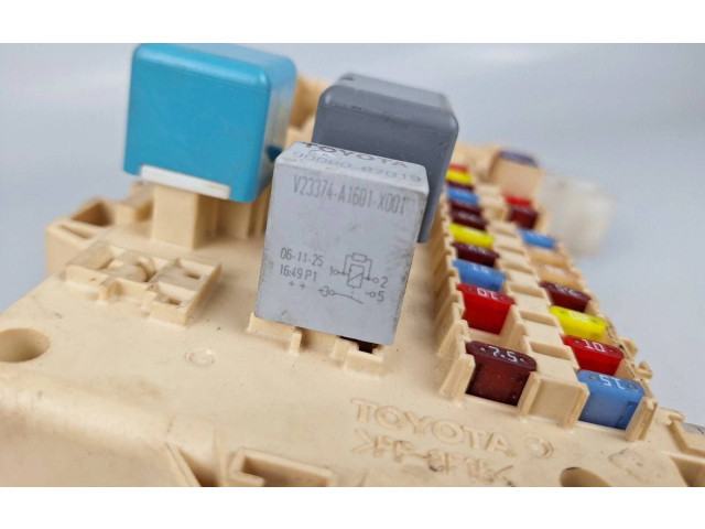 Блок предохранителей 892210F010 Toyota Corolla Verso AR10