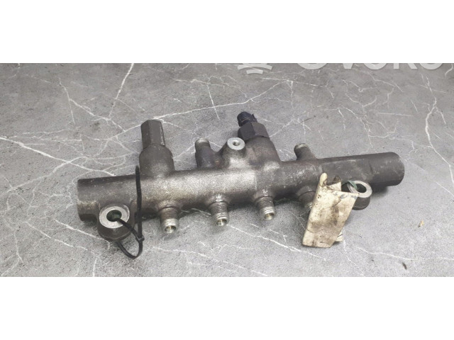 Vstřikovací lišta    Mazda 323     