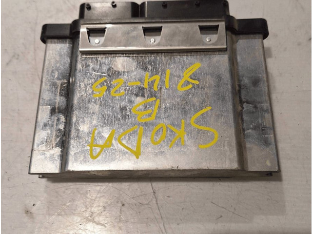 Блок управления 04E906027BB   Skoda Fabia Mk3 (NJ)