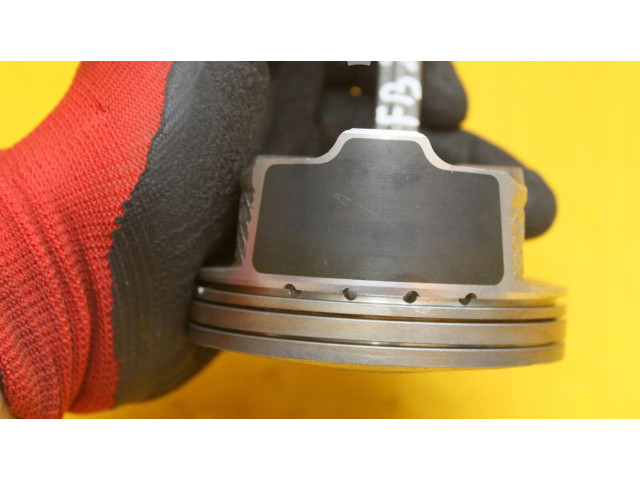 Поршень с шатуном    Subaru Forester SJ       