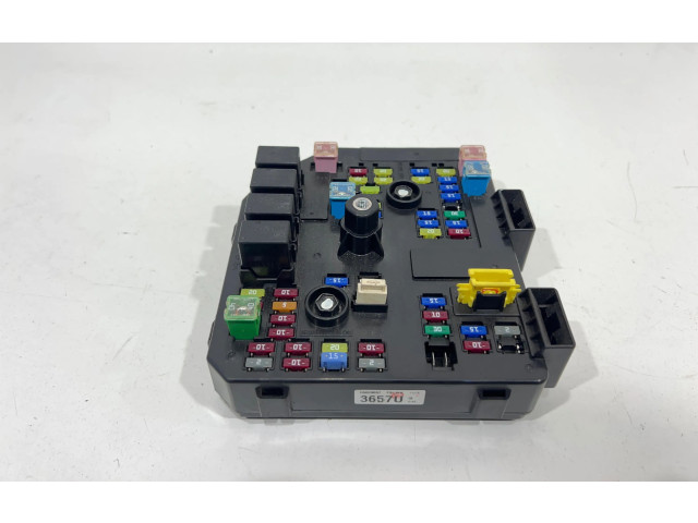 Блок предохранителей 95903657   Chevrolet Captiva    