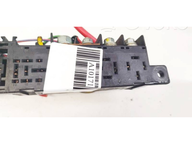 Блок предохранителей 8L0941822A, 896083000 Skoda Superb B5 (3U)