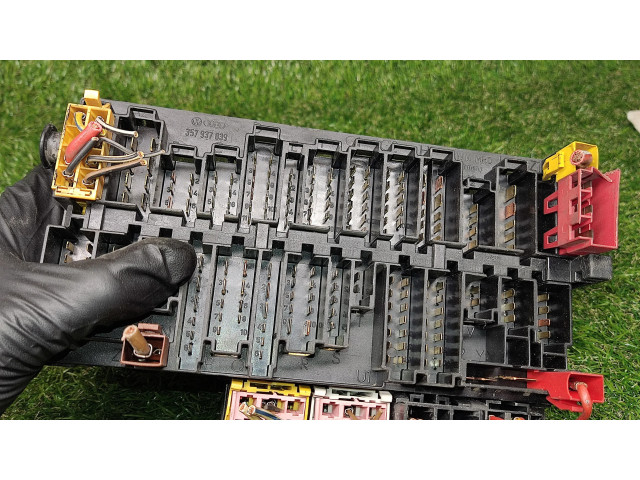 Блок предохранителей 7M0937025D, 95VW14A073DC Ford Galaxy