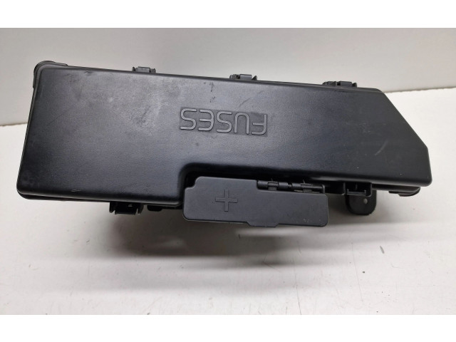 Блок предохранителей  9494210   Volvo V70    