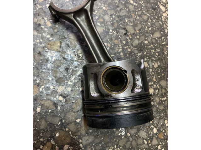 Píst 27R1 Volkswagen PASSAT B5.5