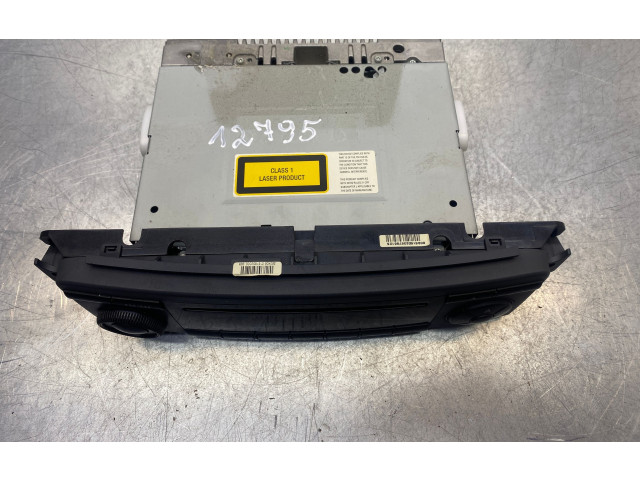 Радио/ проигрыватель CD/DVD / навигация