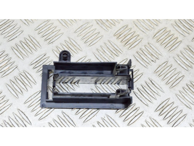 Другая деталь отсека двигателя