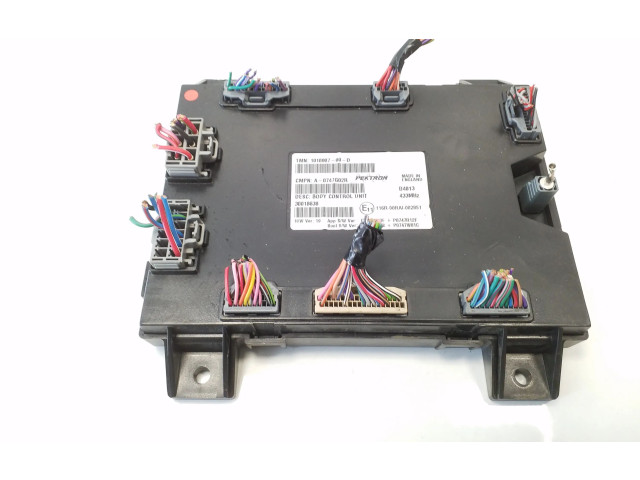 Блок комфорта 101090700D Tesla Model S