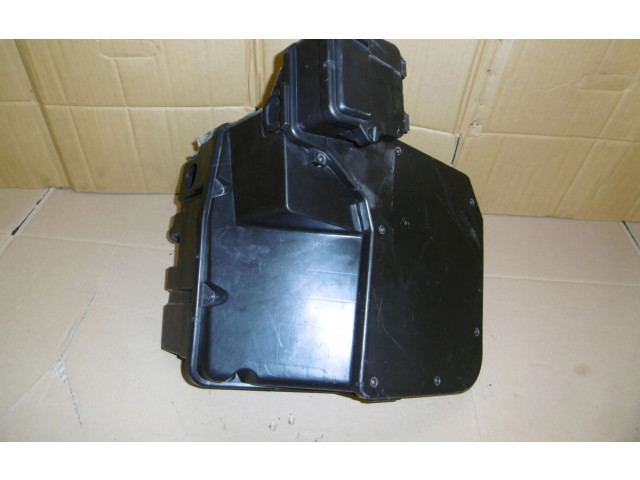   Pojistková skříňka    Volkswagen Transporter - Caravelle T5 2003