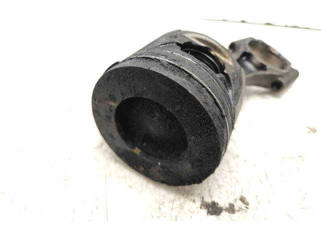 Поршень с шатуном B37D15 N053E BMW 1 F20 F21 для дизельного двигателя 1.5