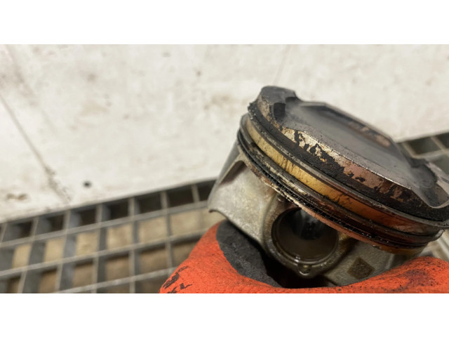 Píst BMW 3 G20 G21 pro benzínový motor 2.0