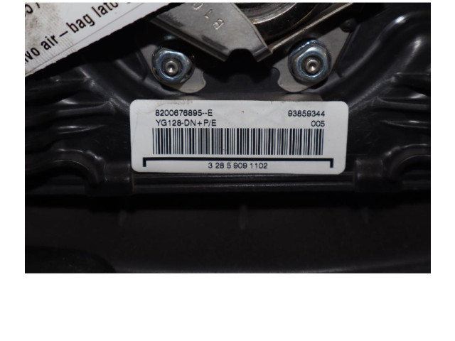 Подушка безопасности водителя 8200676895   Renault Trafic II (X83)