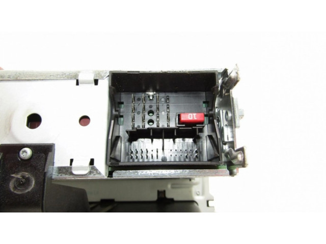 Радио/ проигрыватель CD/DVD / навигация