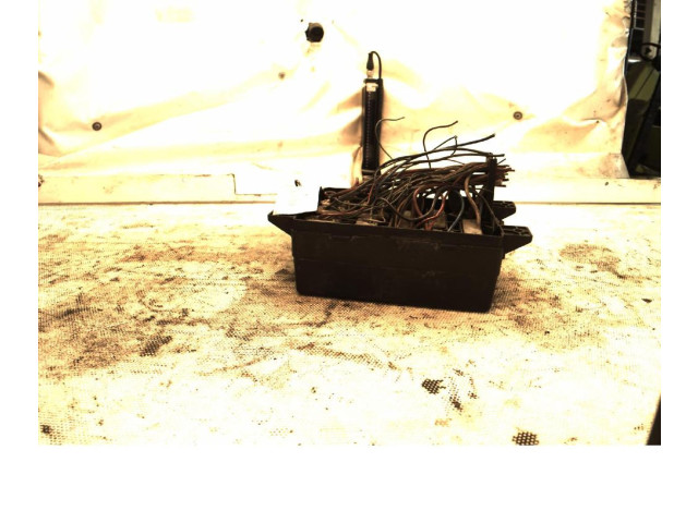   Pojistková skříňka    Mitsubishi Pajero 1990