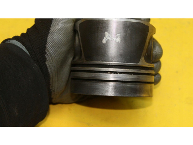 Píst Audi A8 S8 D4 4H