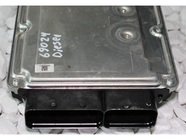 Řídící jednotka 04L906021BM Audi A4 S4 B8 8K 2014