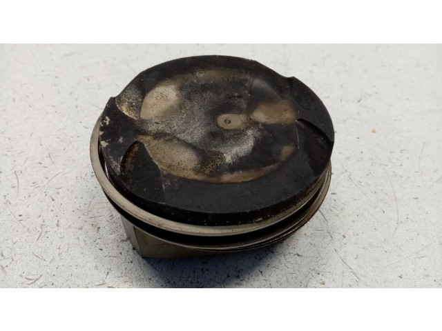 Píst 11257613626, 11257576475 BMW 5 F10 F11 pro benzínový motor 5.0 N63