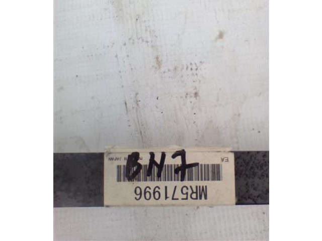 Интеркулер MR571996 Mitsubishi Carisma