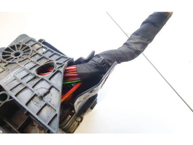 Блок предохранителей  8k130412, 0-1718130   Skoda Yeti (5L)    