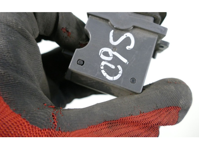 Ручка стеклоочистителей 8691695   Volvo S60