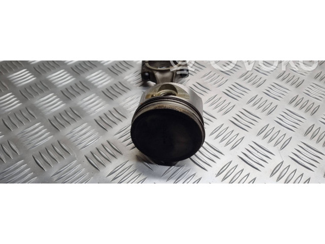 Поршень с шатуном Citroen Xsara Picasso