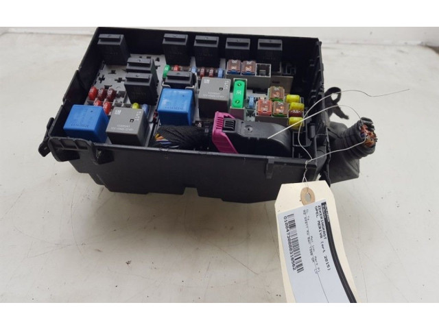 Блок предохранителей     Opel Meriva B    