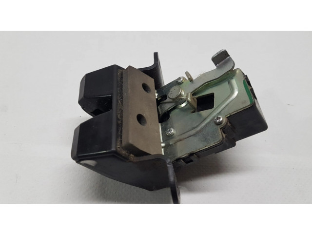 Замок задней крышки