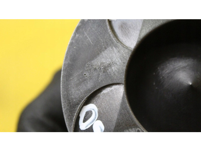 Píst    Mercedes-Benz E W210     