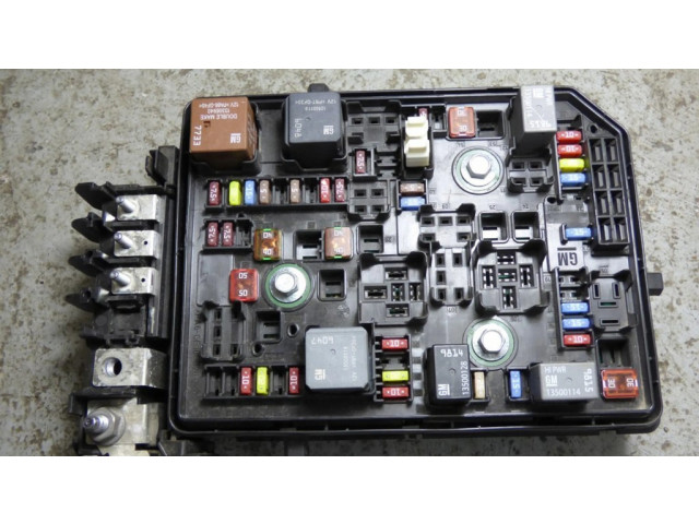Pojistková skříňka 39040849 Opel Astra 2015