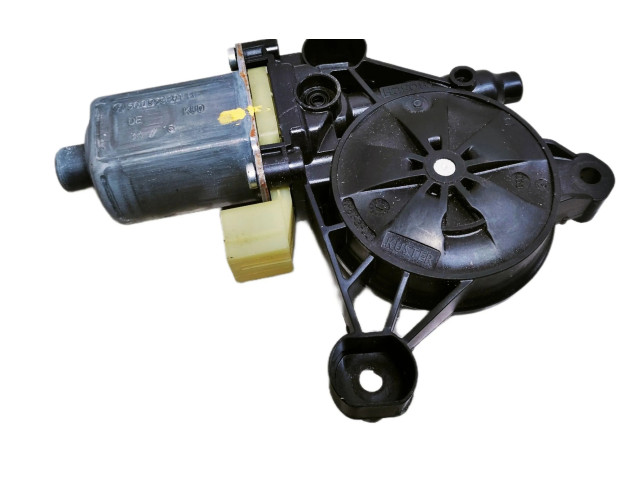 Передний двигатель механизма для подъема окон