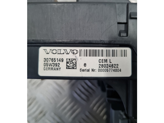Блок предохранителей 30765149 Volvo S60