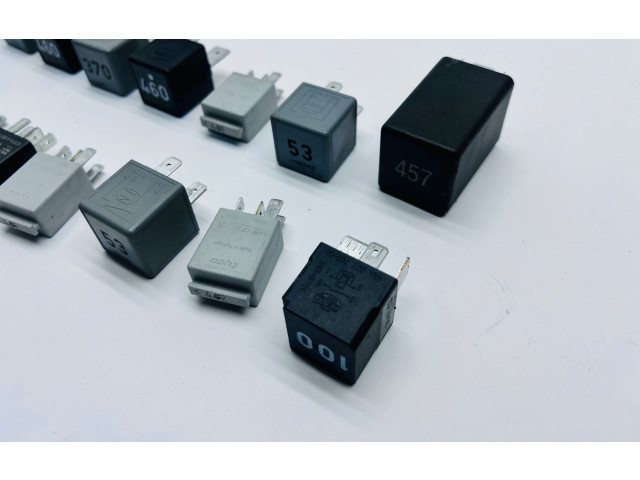   Pojistková skříňka 0281003032, 20141205   Volkswagen Tiguan 2008