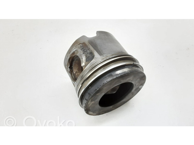 Píst 0840BB BMW 3 E90 E91 pro naftový motor 2.0