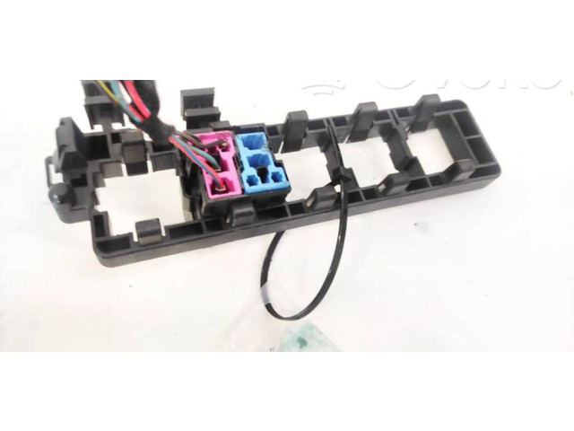 Блок предохранителей 1K1937503 Skoda Octavia Mk2 (1Z)