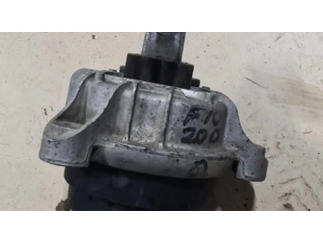 Подушка двигателя