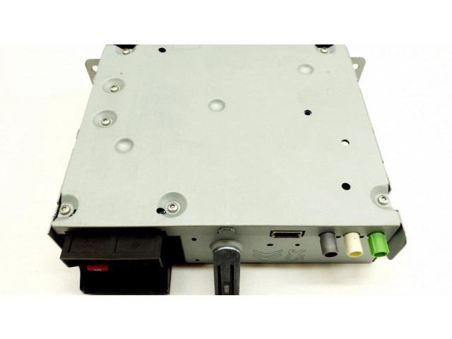 Радио/ проигрыватель CD/DVD / навигация