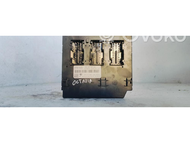 Блок предохранителей 1K0937087AE   Skoda Octavia Mk3 (5E)    