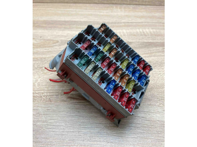 Блок предохранителей 9162439 Volvo S80