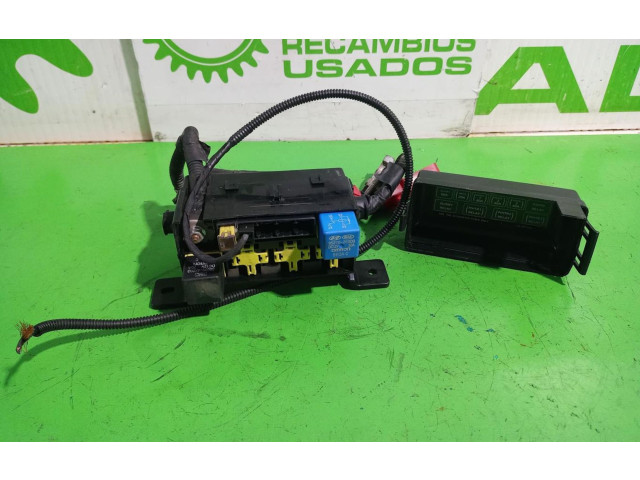 Блок предохранителей 952102E000   KIA Sorento    