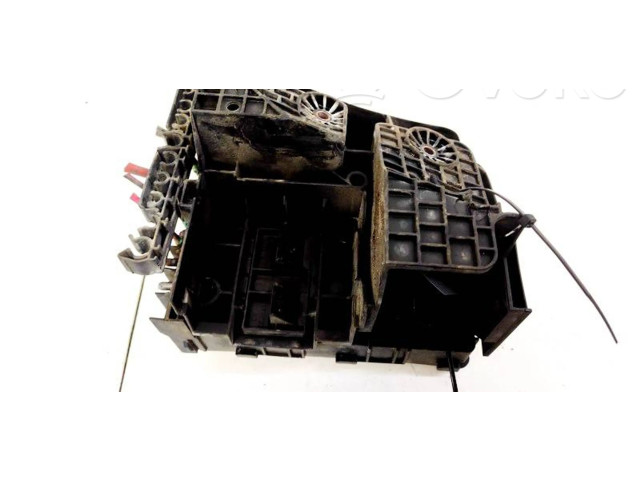 Блок предохранителей 01718130 Skoda Octavia Mk2 (1Z)