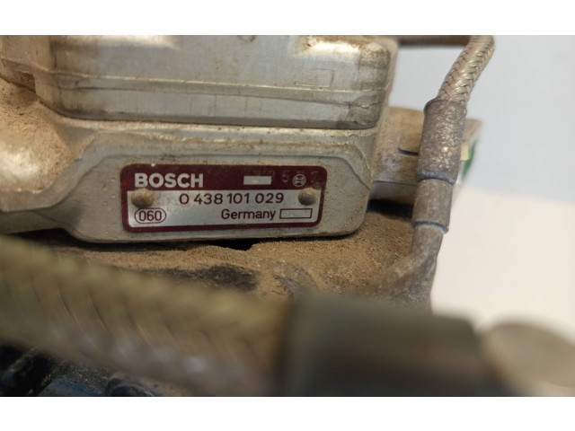 Топливная рампа 054133353A, 0438121085   Audi 80 90 S2 B4  