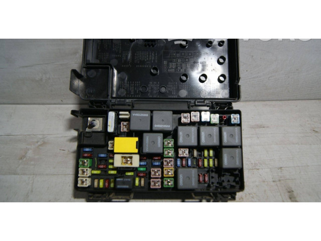 Pojistková skříňka 04692302AB, 12042008 Dodge Caravan 2011