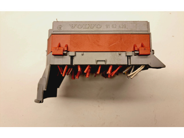 Блок предохранителей  9162439   Volvo V70    