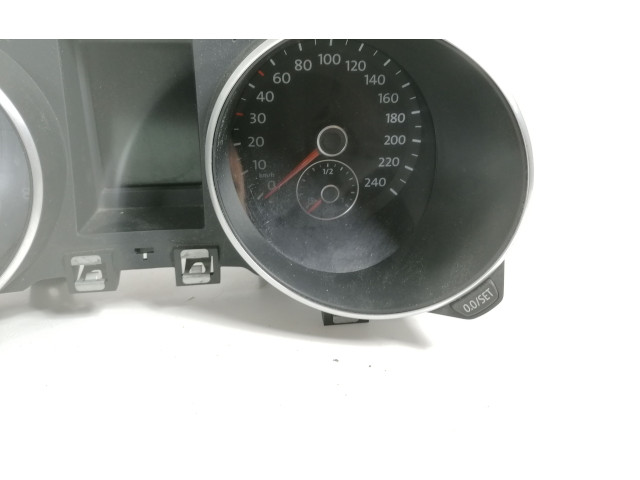 Панель приборов 5K0920870B   Volkswagen Golf VI       