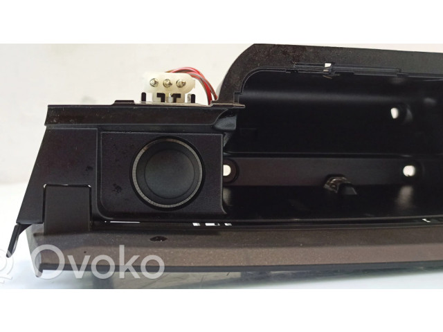 Другая центральная деталь консоли (туннеля)