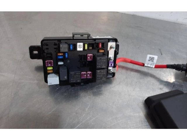 Блок предохранителей 10888782, 10460449 Toyota Prius (NHW20)