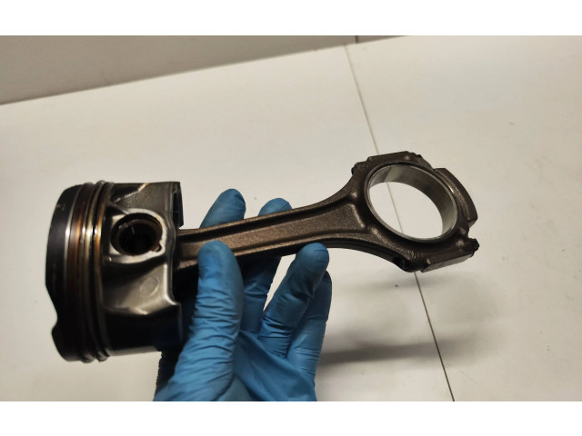 Píst a17700q06, a17700 Mercedes-Benz C AMG W205