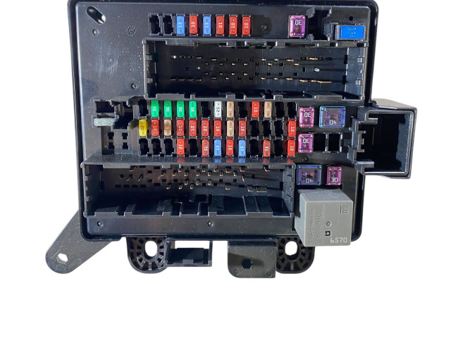 Pojistková skříňka 84180486 Chevrolet Camaro 2020