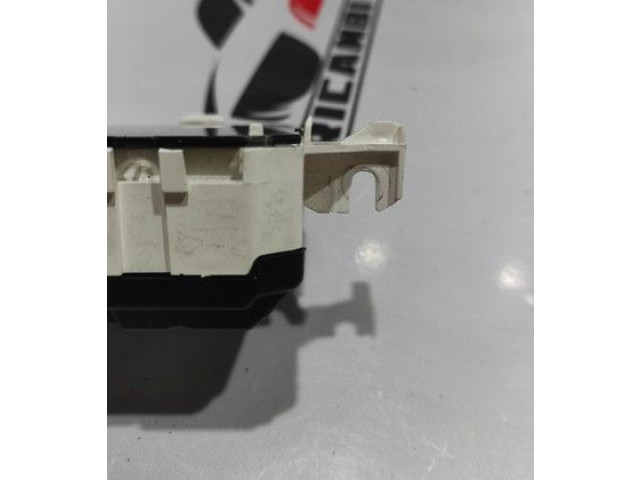 Дисплей    10R035347, B5D14V028434   Ford Fiesta