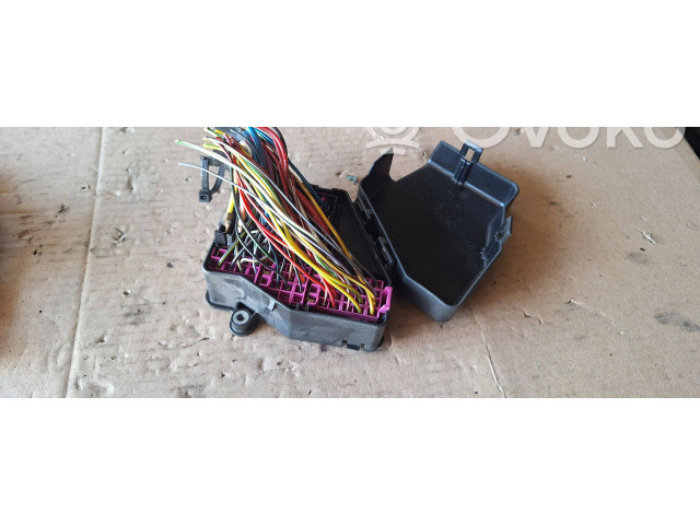 Блок предохранителей 8d1941824 Audi A6 S6 C6 4F